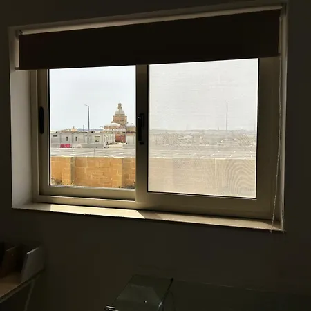 Centrally Located, Maisonette 2 Appartement