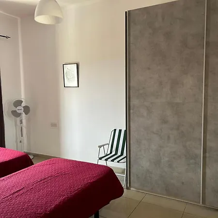 Centrally Located, Maisonette 2 Appartement