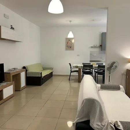 Centrally Located, Maisonette 2 * Paola