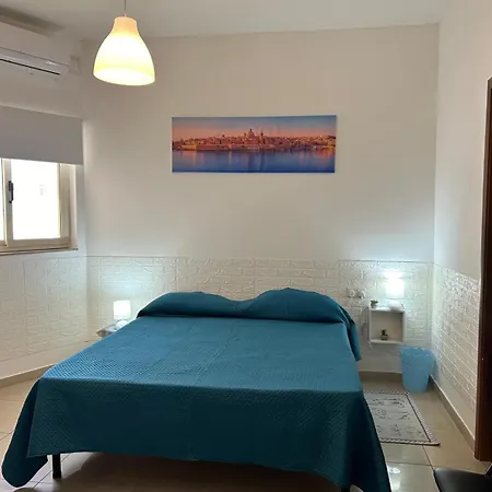 Centrally Located, Maisonette 2 Appartement