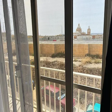 Centrally Located, Maisonette 2 Appartement